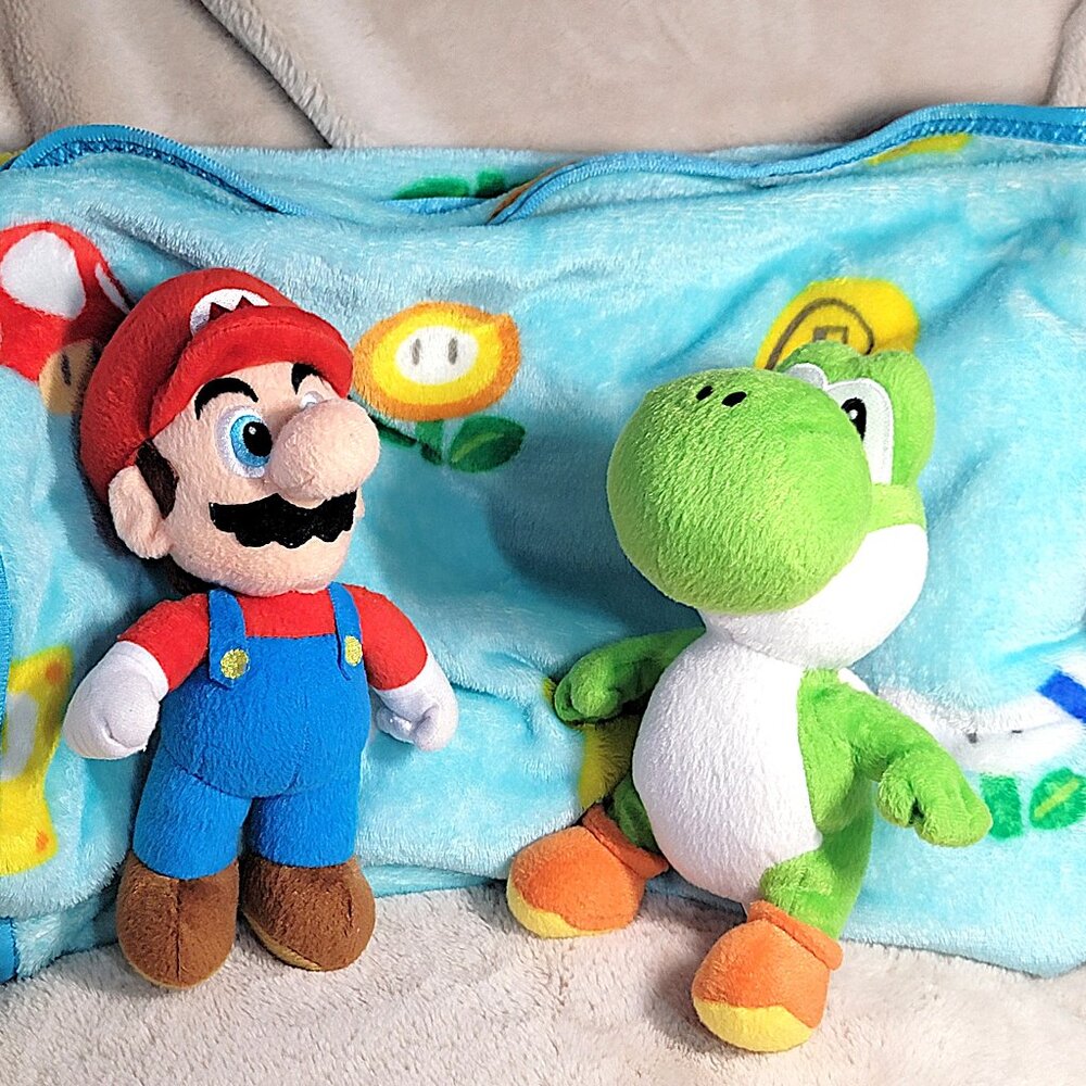 Nintendo Super Mario & Yoshi Plush w/ Fleece Throw Blanket Power Ups 37" x 46"